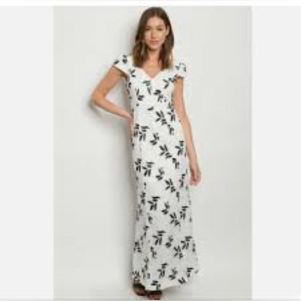 Nikibiki midnight Black and White short sleeve v neck lace Maxi Dress M